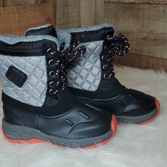 Carter's kids ran and winter boots - Picture 4 of 9
